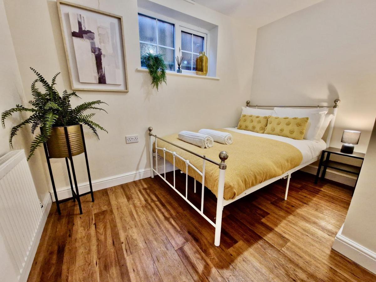 Stylish Luxury Serviced Apartment Next To City Centre With Free Parking - Contractors & Relocators Coventry Dış mekan fotoğraf